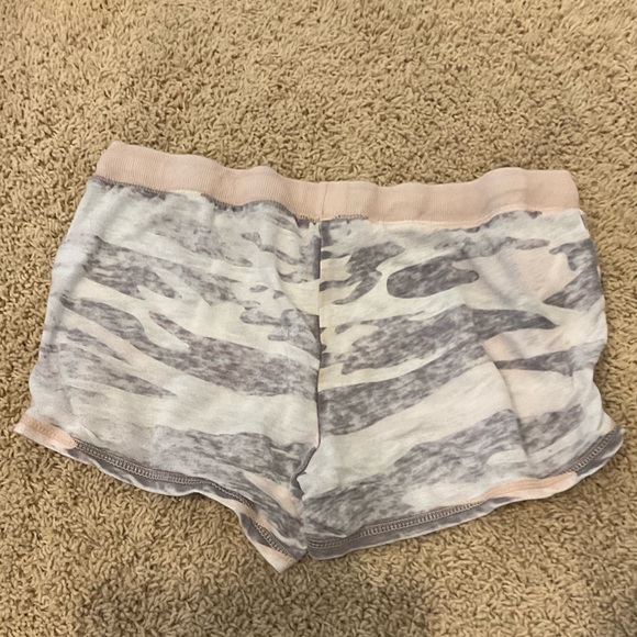 Z supply camo lounge shorts - Picture 2 of 2